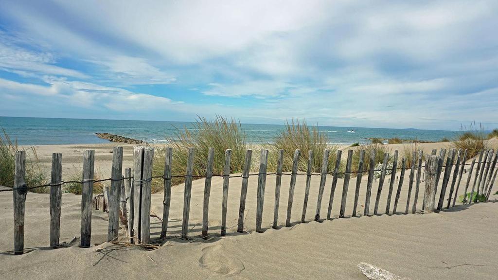 Studio Cabine Vue Port Avec Parking Prive, Piscine, Parc, Boulodrome Agde Exterior photo